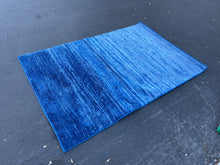 Load image into Gallery viewer, SAFAVIEH Modern Ombre Non-Shedding Accent Area Rug, 4&#39; x 6&#39;, Light Blue / Dark Blue
