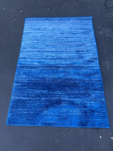 SAFAVIEH Modern Ombre Non-Shedding Accent Area Rug, 4' x 6', Light Blue / Dark Blue